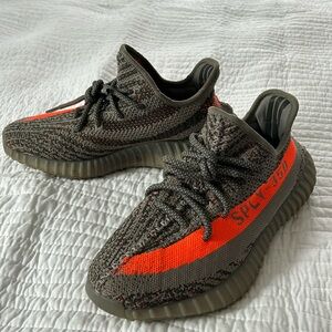 350V2 Yeezys 100% authentic Size 8 men’s